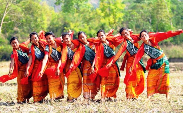 https://kaziranganationalparkassam.in/wp-content/uploads/2019/01/Traditional-Bodo-Dance_Bagrumba_3.jpg?w=640